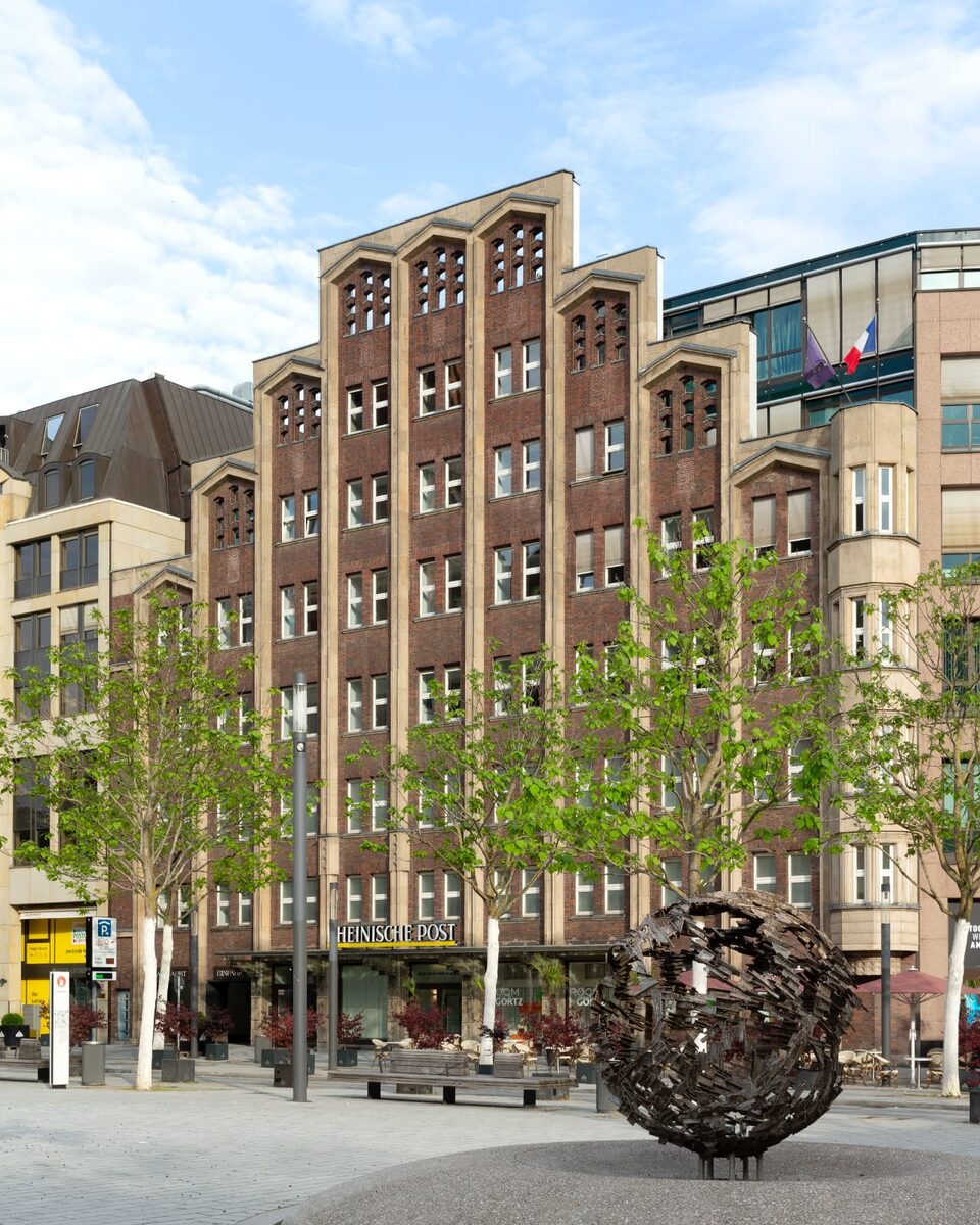 Außenansicht des Gebäudes, in dem das Glaukom-Zentrum in der 5. Etage zu finden ist.